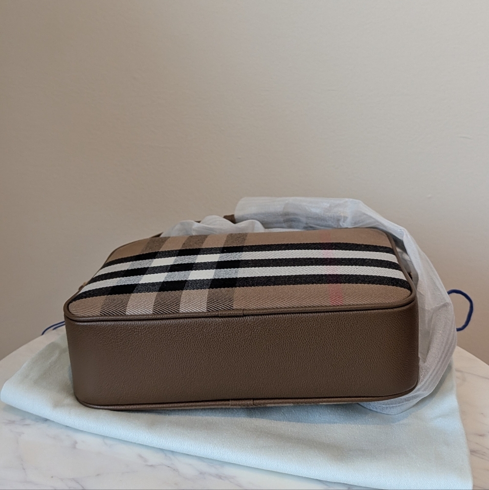 NWT Burberry Camera Bag - Picture 6 of 7